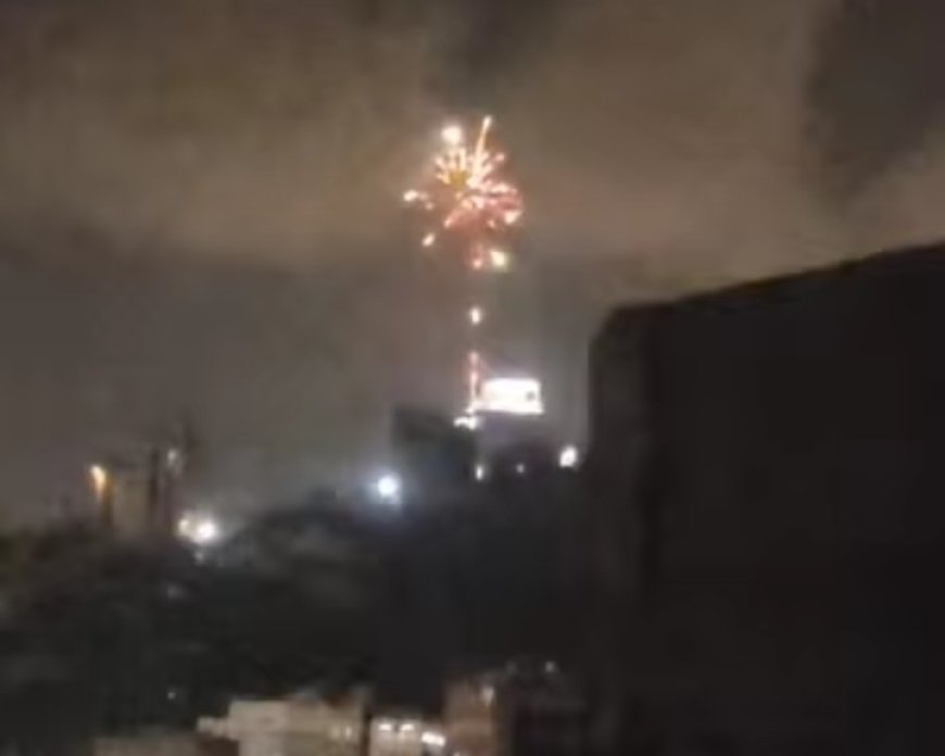 احتفاءً بالذكرى الـ58 لعيد الاستقلال الوطني الألعاب النارية تزين سماء العاصمة عدن ...