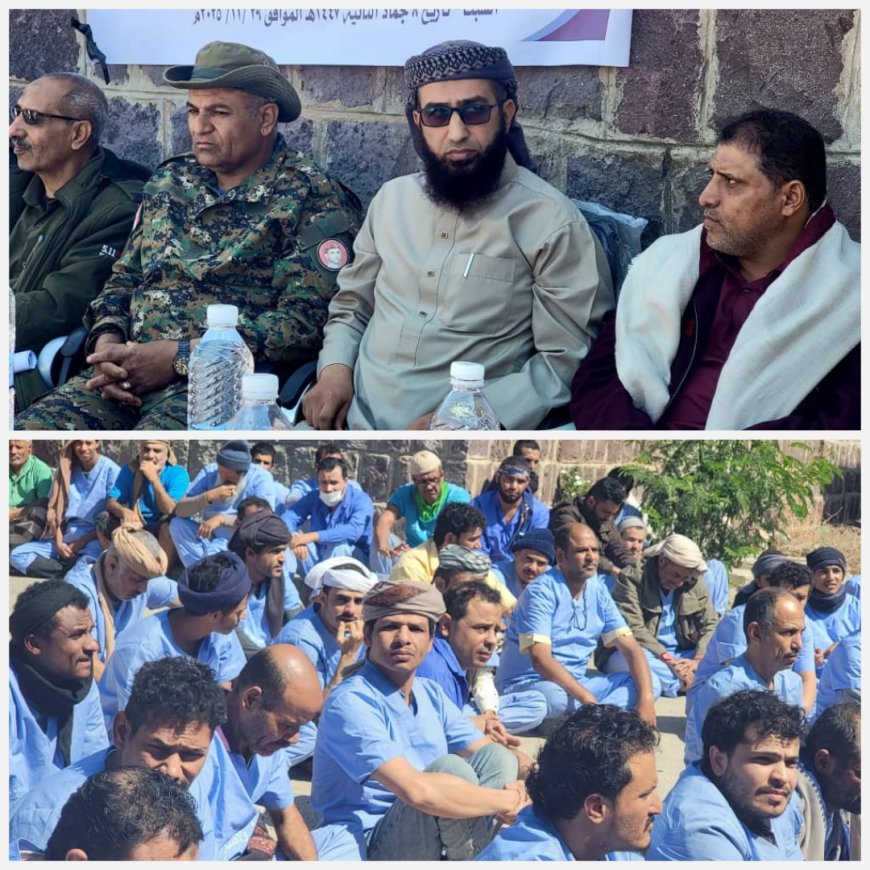 عضوا منسقية الأحداث ووكيل نيابة الأمن والبحث والسجون بالضالع يشارك حضور تكريم النزلاء المشاركين في حفظ كتاب الله