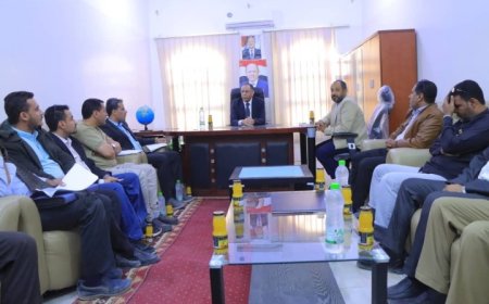 وزير الصناعة والتجارة يتفقد مكتب الوزارة في مأرب وينفذ زيارة ميدانية للرقابة على الأسواق ...