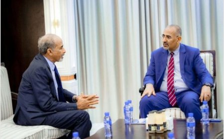 الزُبيدي يشيد بجهود الفريق الركن محمود الصبيحي ومتابعته المستمرة لعمل القوات المسلحة في مختلف الجبهات...