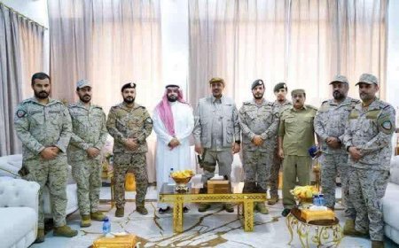 أول ظهور من قلب المعاشيق… وفد سعودي–إماراتي يجتمع بالزُبيدي بعد ساعات من وصوله إلى عدن