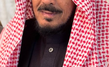 مستشار وزير الإعلام والثقافة الشيخ فتحي يحيى الأحمدي يعزي بوفاة الدكتور صالح عبدالله لَحمدي