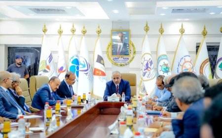 في سابقة هي الأولى من نوعها.. أول وزارة بالحكومة الشرعية تزيل صورة العليمي وتستبدلها بصورة الفريق عيدروس الزُبيدي(تعرف عليها)