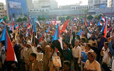 مخيم الاعتصام المفتوح بالعاصمة عدن يستقبل وفدا جماهيريا كبيرا من أبناء المسيمير الحواشب...