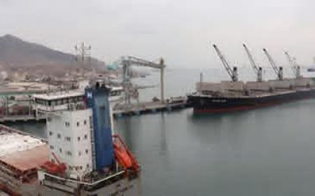 تطور خطير يهدد الوضع الإنساني: تعليق تصاريح السفن إلى ميناء عدن يثير مخاوف واسعة