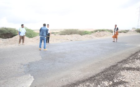 لجنة صندوق صيانة الطرق تتسلم عبّارة العند في لحج لتعزيز السلامة المرورية واستمرارية الحركة