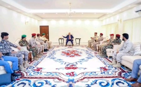 خلال لقاءه قيادات جبهتي مريس وحجر : الرئيس الزُبيدي: إجراءات حضرموت والمهرة لتأمين الجنوب والوجهة نحو صنعاء