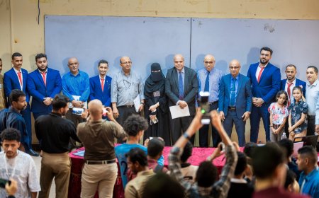 خريجو هندسة عدن يحوّلون سيارة بنزين إلى كهربائية ذكية بالكامل