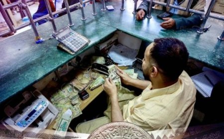 محلات الصرافة في المناطق الحو..ثية تضغط على المغتربين لاستلام الحوالات بالريال....