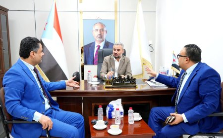 رئيس هيئة الإعلام والثقافة يناقش مع نائب وزير الإعلام والثقافة والسياحة آليات التعاطي الإعلامي مع التطورات على الساحة الجنوبية