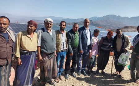 أمين محلي الشمايتين سعيد الراعي يفتتح المرحلة الثانية من مشروع الطاقة الشمسية في قرى جرداد بتعز 
