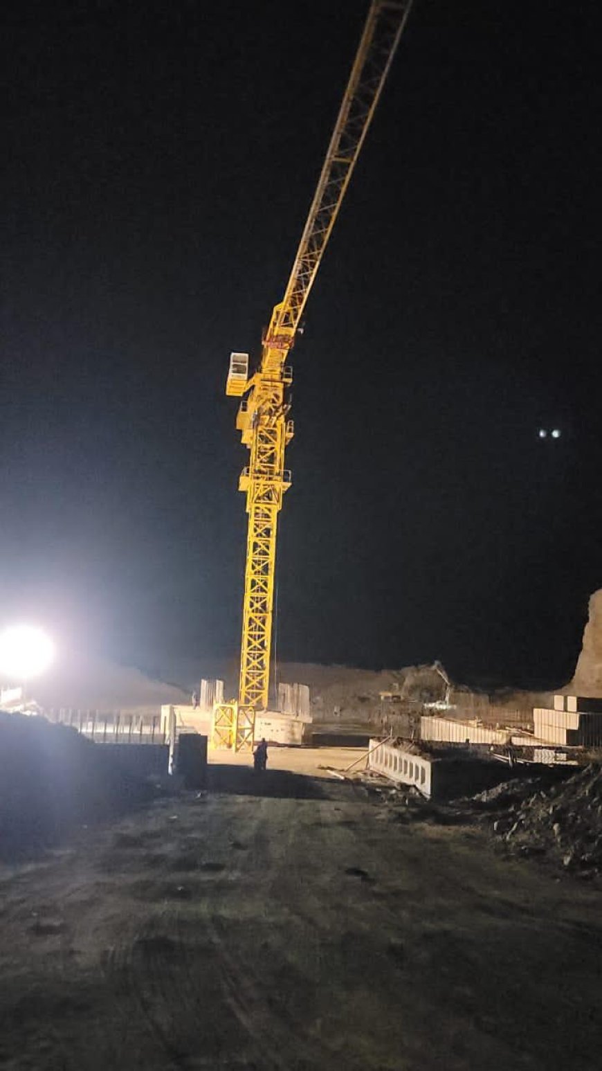 تركيب الرافعة البرجية "Tower crane" في سد البوابات لسد حسان الاستراتيجي بأبين