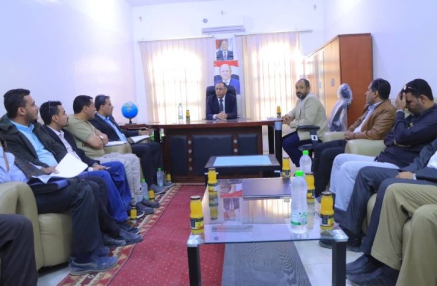 وزير الصناعة والتجارة يتفقد مكتب الوزارة في مأرب وينفذ زيارة ميدانية للرقابة على الأسواق ...