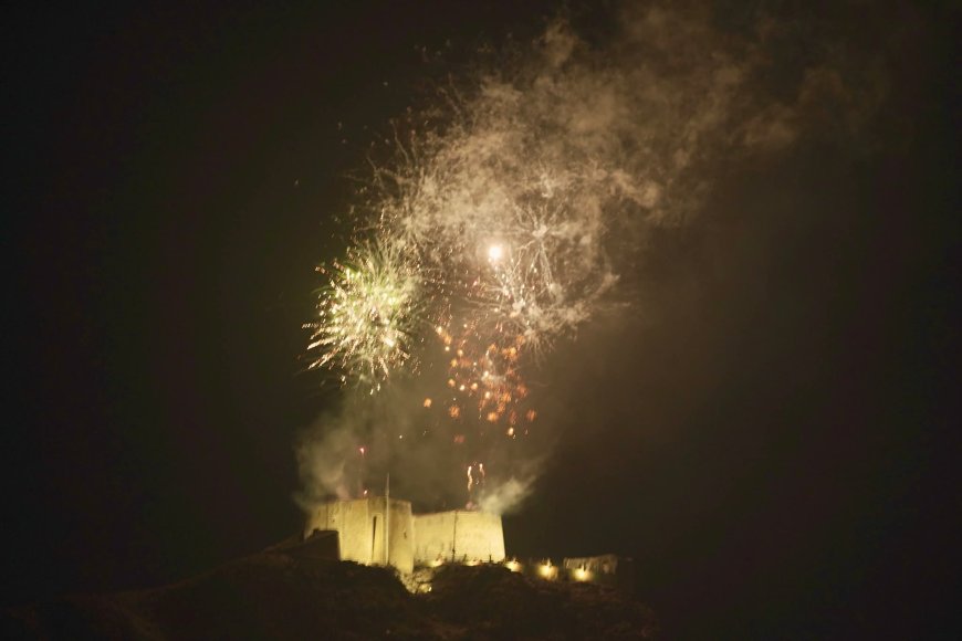 عاجل: عدن تتلألأ… الحزام الأمني يحتفل بتحرير وادي حضرموت بإطلاق ألعاب نارية أضاءت سماء العاصمة(صور)