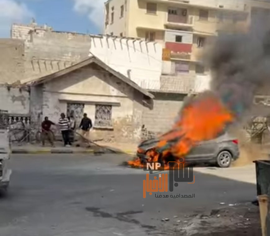 حادث احتراق مفاجئ لسيارة مدير عام مكتب وزير الدولة ومحافظ العاصمة عدن(صورة)
