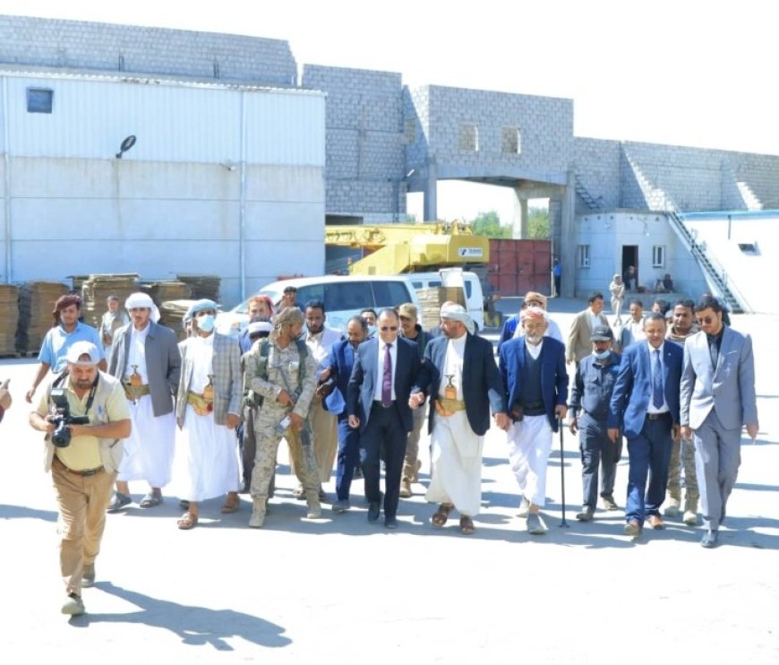 مأرب: وزير الصناعة يتراس اجتماع لجنة الاصلاحات السعرية ويزور عددا من المصانع...