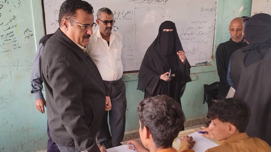 خلال تدشينه إختبارات الفصل الدراسي الأول.... مدير عام المنصورة يؤكد أهمية الإمتحانات في ترسيخ المعلومات لطلبة المدارس...