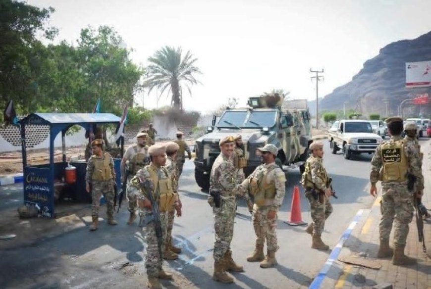 قوات العاصفة تتسلم قصر معاشيق في العاصمة عدن ...