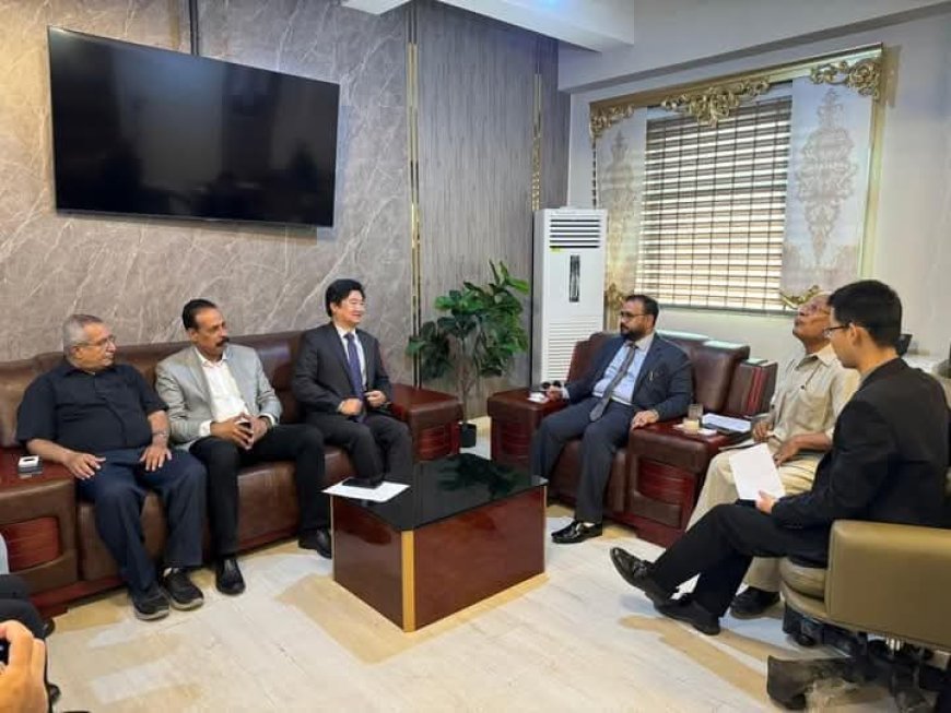 وزير الأشغال يبحث مع القائم بأعمال السفارة الصينية تعزيز التعاون في مجالي الطرق والإسكان