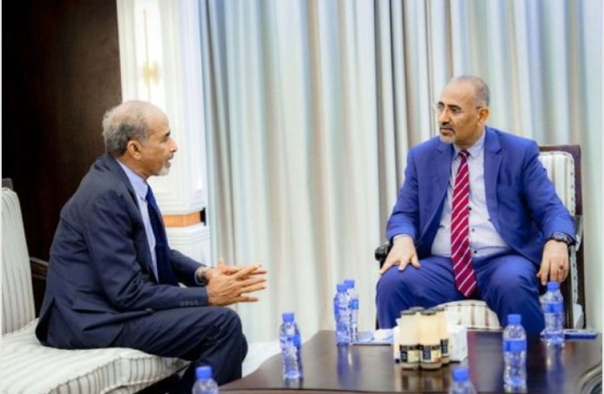 الزُبيدي يشيد بجهود الفريق الركن محمود الصبيحي ومتابعته المستمرة لعمل القوات المسلحة في مختلف الجبهات...