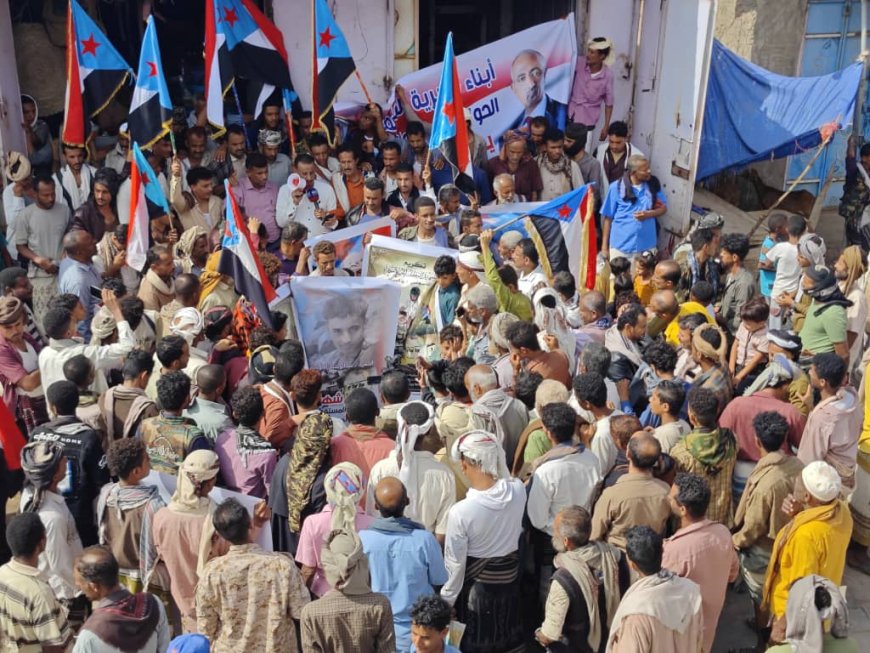 مسيرة حاشدة في المسيمير وتعلن دعم أبناء الحواشب لخيار الدولة الجنوبية...