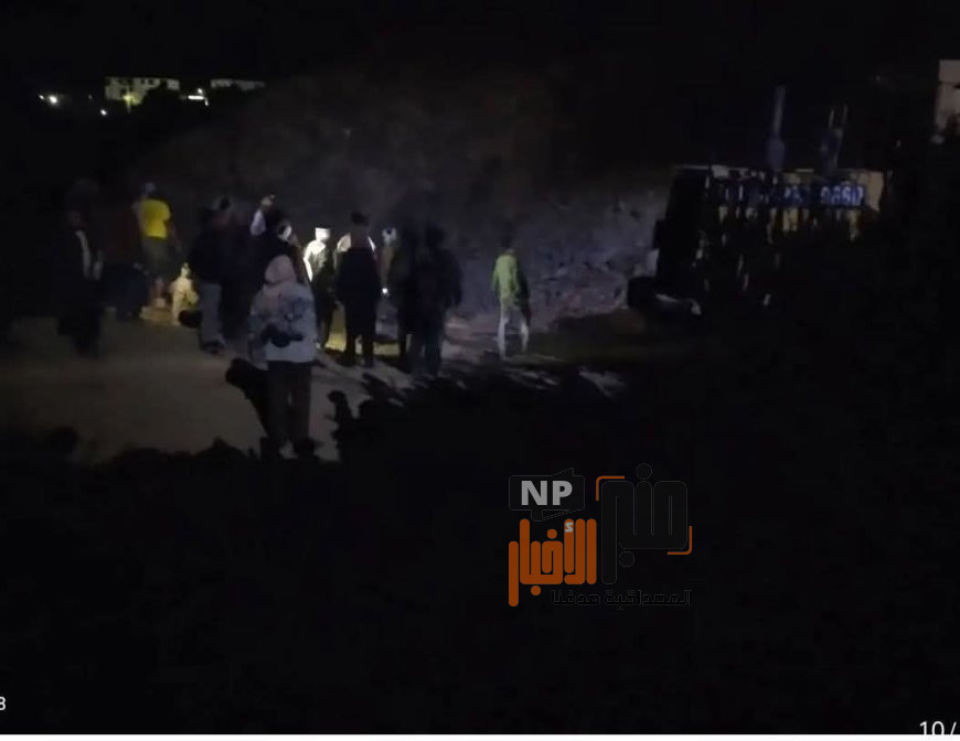 عاجل: انهيار جبلي مفاجئ في تعز… ومحاولات إنقاذ شاب عالق تحت الركام(صورة أولية)