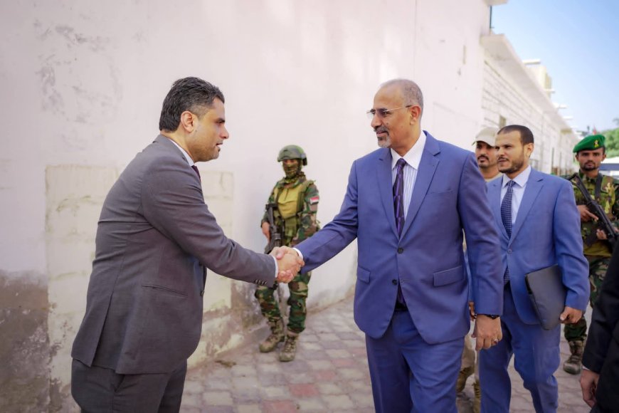 الرئيس القائد عيدروس الزُبيدي يتفقد سير العمل بوزارة الإعلام والثقافة والسياحة