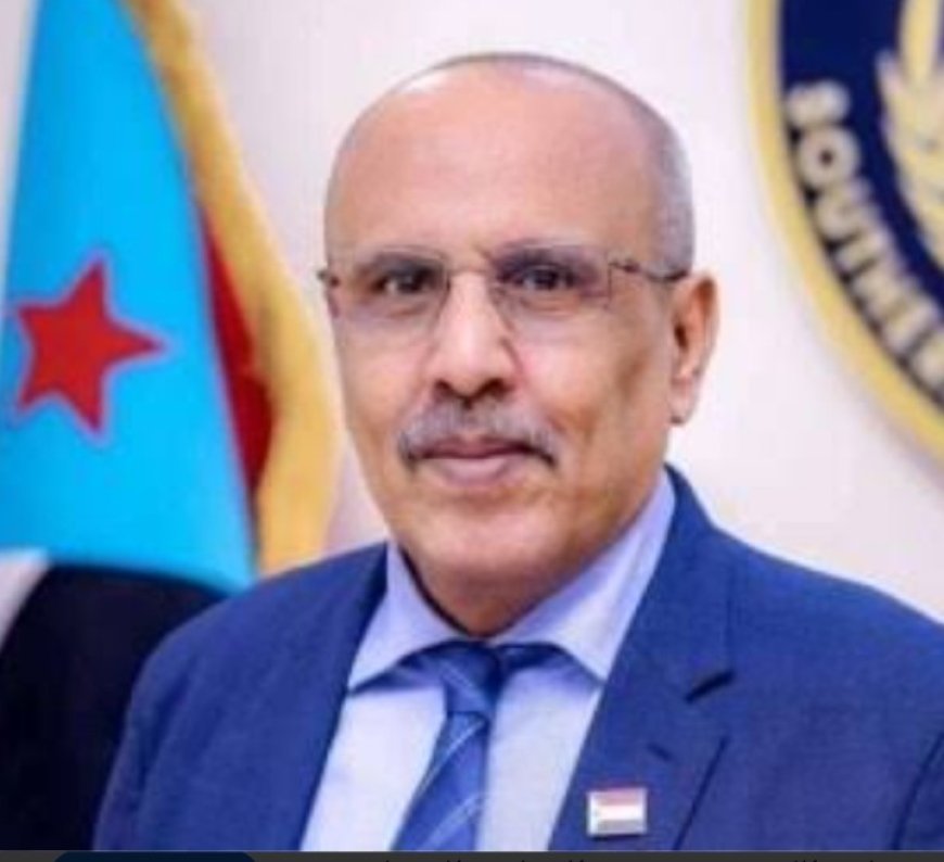 الكثيري يفتح النار على العليمي ويؤكد أن الانتقالي يمارس دوره باعتباره ممثلاً سياسياً وشعبياً للجنوب،..