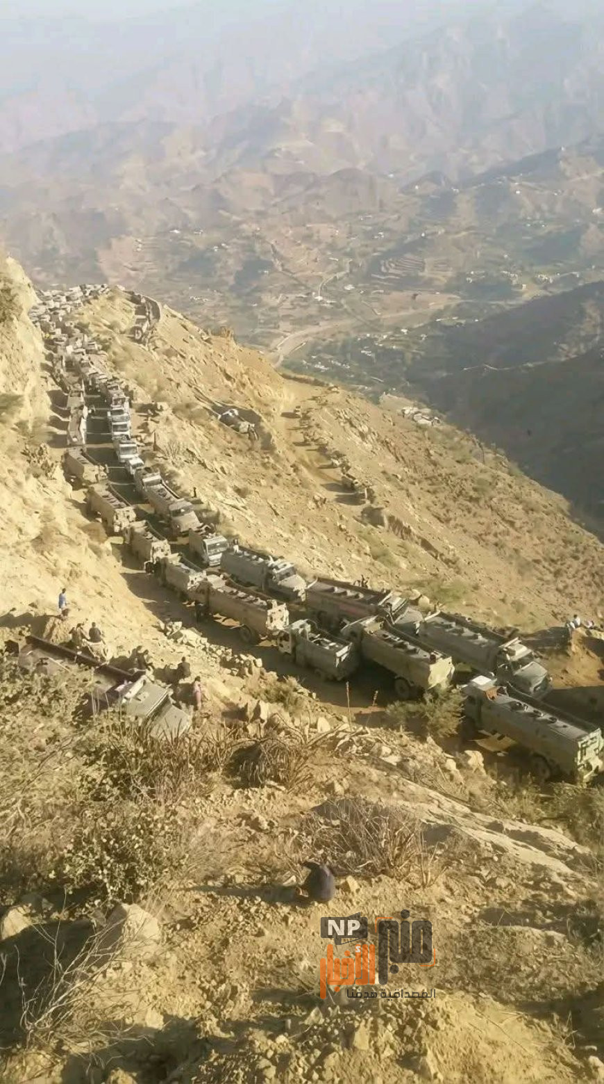 طابور من بوابير المياه تستنزف موارد المنطقة لصالح مزارع القات في حجة(صورة )