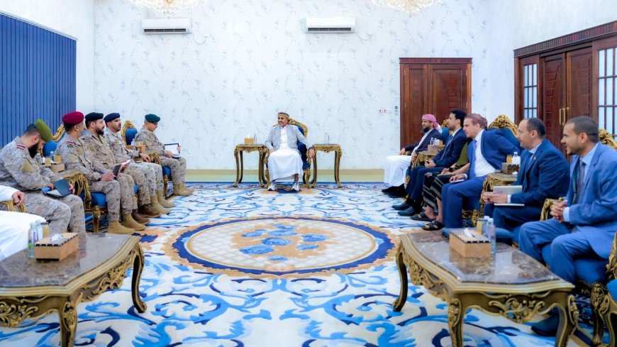 عاجل: إليكم أبرز ماجاء من لقاء الرئيس عيدروس الزُبيدي  بقيادة القوات المشتركة لقوات التحالف العربي في قصر المعاشيق