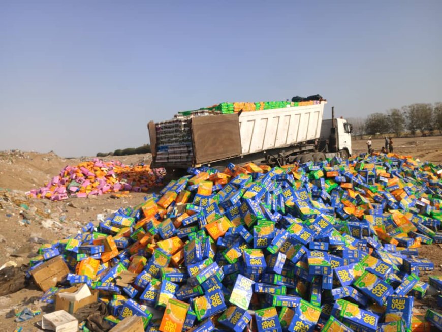 صحة البيئة في المنصورة تُتلف 70 طنًا من العصائر منتهية الصلاحية في أكبر عملية من نوعها