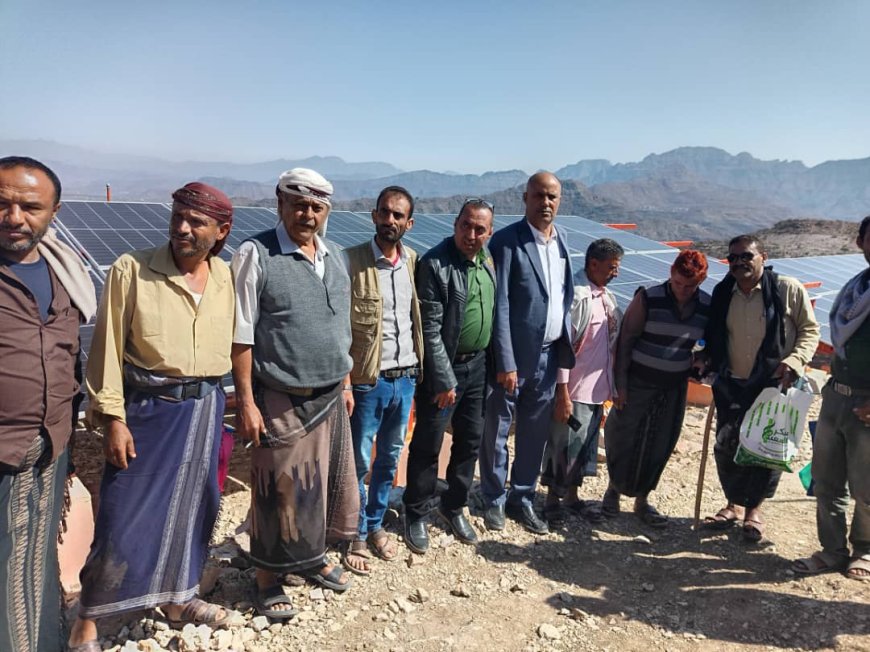 أمين محلي الشمايتين سعيد الراعي يفتتح المرحلة الثانية من مشروع الطاقة الشمسية في قرى جرداد بتعز 