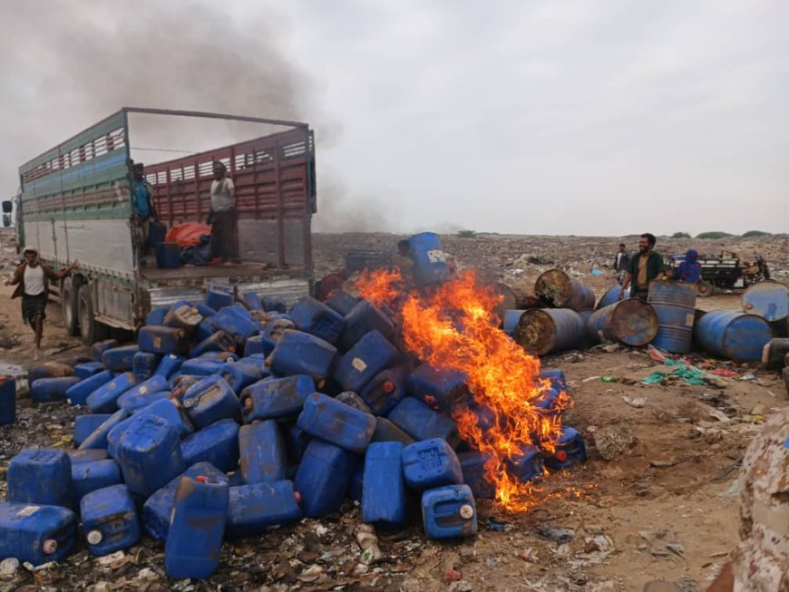 الداؤودي يشيد بجهود قسم صحة البيئة بضبط المخالفات..إتلاف ( 10 ) أطنان من المواد الكيميائية والزراعية منتهية الصلاحية في مديرية المنصورة بعدن.....