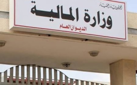 توقف مفاجئ لصرف رواتب الموظفين في المناطق المحررة يفاقم الغضب الشعبي...