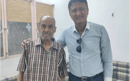 مدير شباب العاصمة عدن يزور الكابتن جميل سيف للاطمئنان على صحته...