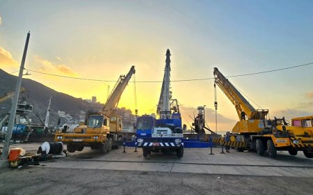 انتشال ثاني أكبر سفينة غارقة في ميناء الاصطياد السمكي بعدن تمهيدًا لإعادة تشغيله