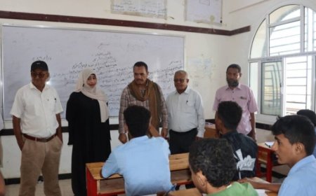القاضي وبكري يدشنان الفصل الدراسي الثاني في مدارس حيس الحديدة ...