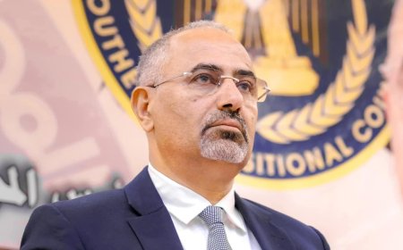 عاجل: برفقة 61 شخصاً..مغادرة الرئيس الزبيدي عدن متجها إلى الرياض