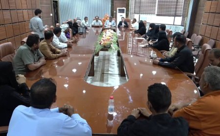 وكيل أول محافظة عدن يناقش الأوضاع الخدمية بمديرية خور مكسر