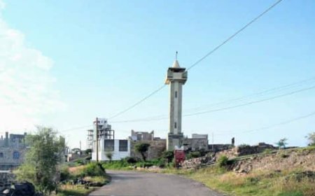 خرافة صاحب الخطوة وسرقة المحراب.. فضيحة نهب أوقاف جامع "بن سهل" بعزلة ذبحان تفجر غضباً شعبياً!