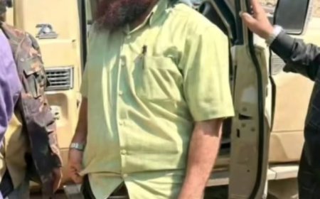 العميد القبييصي  يعزي العميد حمدي شكري في شهداء حادثة استهداف موكبه...