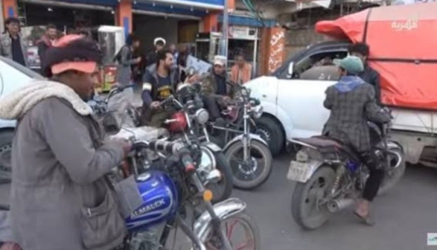 ناشطون ومواطنون في تعز يطالبون بضرورة تأجيل الحظر إلى وقت متأخر من الليل....