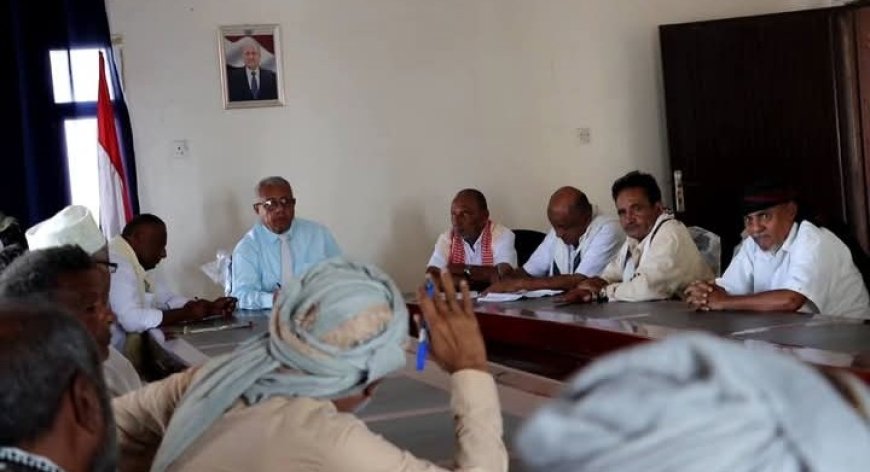 السلطة المحلية في حيس تناقش الوضع الصحي والبيئي وإحتياجات المديرية...