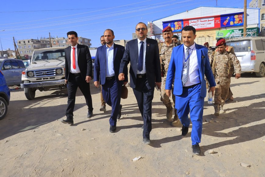 رئيس لجان صرف مكرمة خادم الحرمين يتابع آلية الصرف للشهداء والجرحى في مأرب