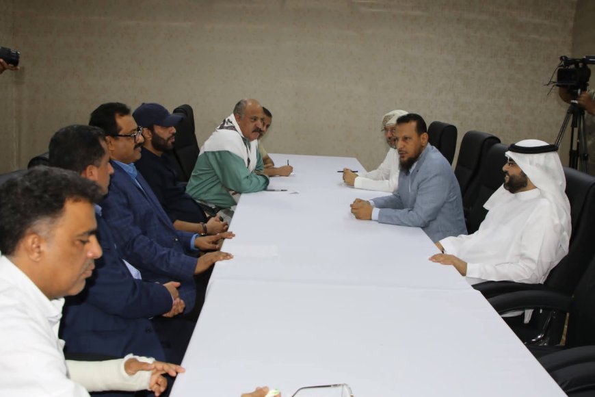 اجتماع مشترك للسلطة المحلية بعدن والتحالف العربي يناقش استقرار إمدادات الغاز والوقود وتحسين الخدمات