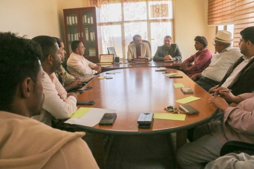 سقطرى : وكيل وزارة الزراعة ووكيل محافظ سقطرى يترأسان لقاءً لتنظيم توريد المنتجات الزراعية والحيوانية وتطبيق قوانين الحجر في المحافظة