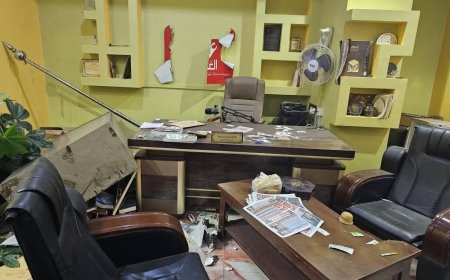 نقابة الصحفيين اليمنيين تدين اقتحام صحيفة عدن الغد وتطالب بمحاسبة المعتدين وضمان حق العمل الصحفي