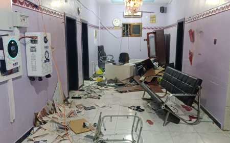 عاجل: صحفي يروي ماحصل بالتفاصيل أثناء تواجده داخل مقر صحيفة عدن الغد (تعرف عليها )