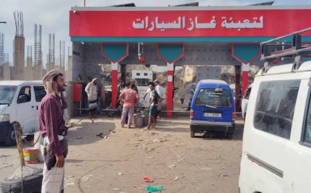 وسط أزمة الغاز الخانقة في عدن محطة القرش 2 تكسر الفوضى وتصنع نموذجًا للانضباط والأمان