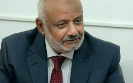 في وفاة المهندس رفعت فقيره محافظ الحديدة يعزي سفير اليمن بالأردن الدكتور جلال فقيره.....